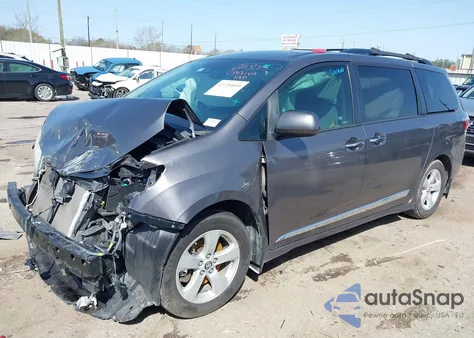 2020 Toyota Sienna Le z USA, uszkodzony, nr VIN 5TDKZ3DC3LS040255
